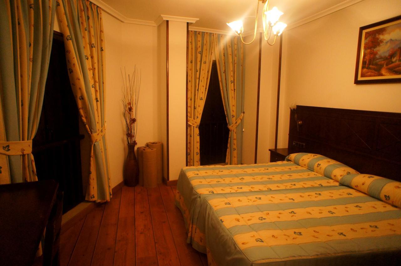 Mirador Da Ribeira Hotel Viana do Bolo Room photo
